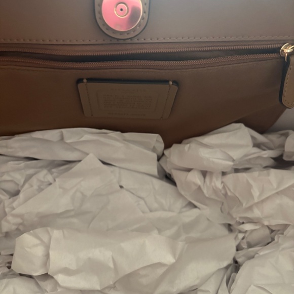 City Tote Bag In Signature Canvas - Picture 3 of 3